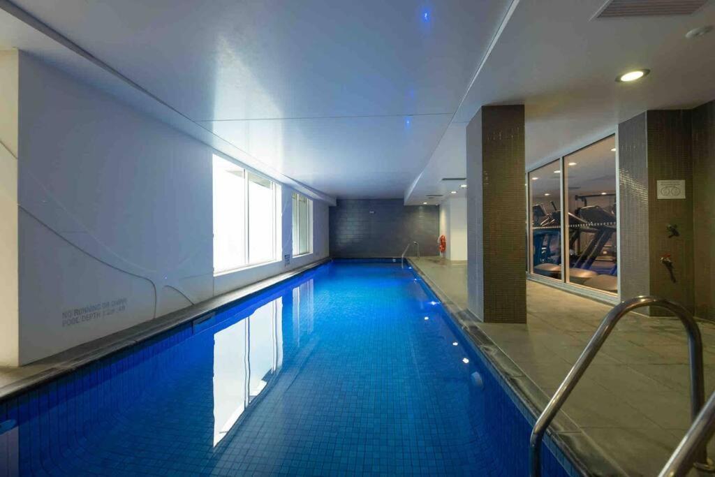 City Apartment, Pool & Carpark アデレード エクステリア 写真
