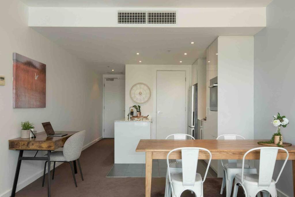 City Apartment, Pool & Carpark アデレード エクステリア 写真